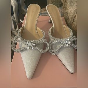 NEW IN BOX Mach & Mach White Sparkly Mule
